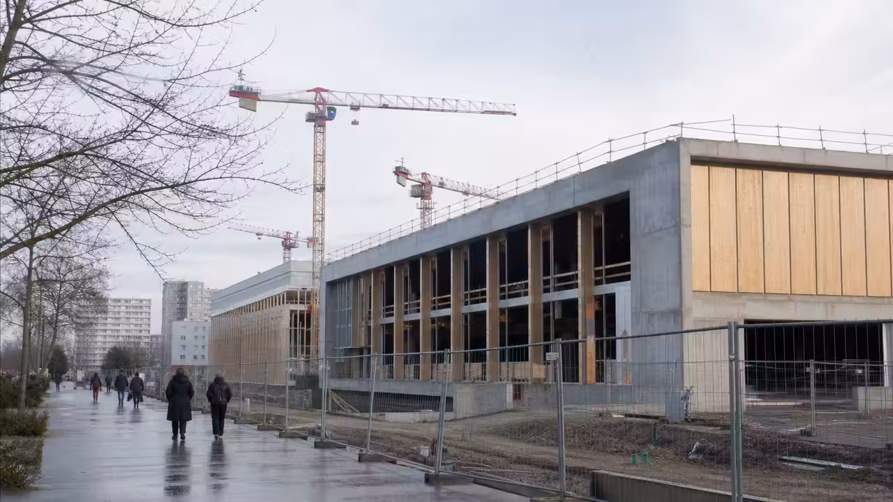 Vue en perspective d’un futur centre aquatique urbain avec bassin sportif de 50 mètres à Rezé